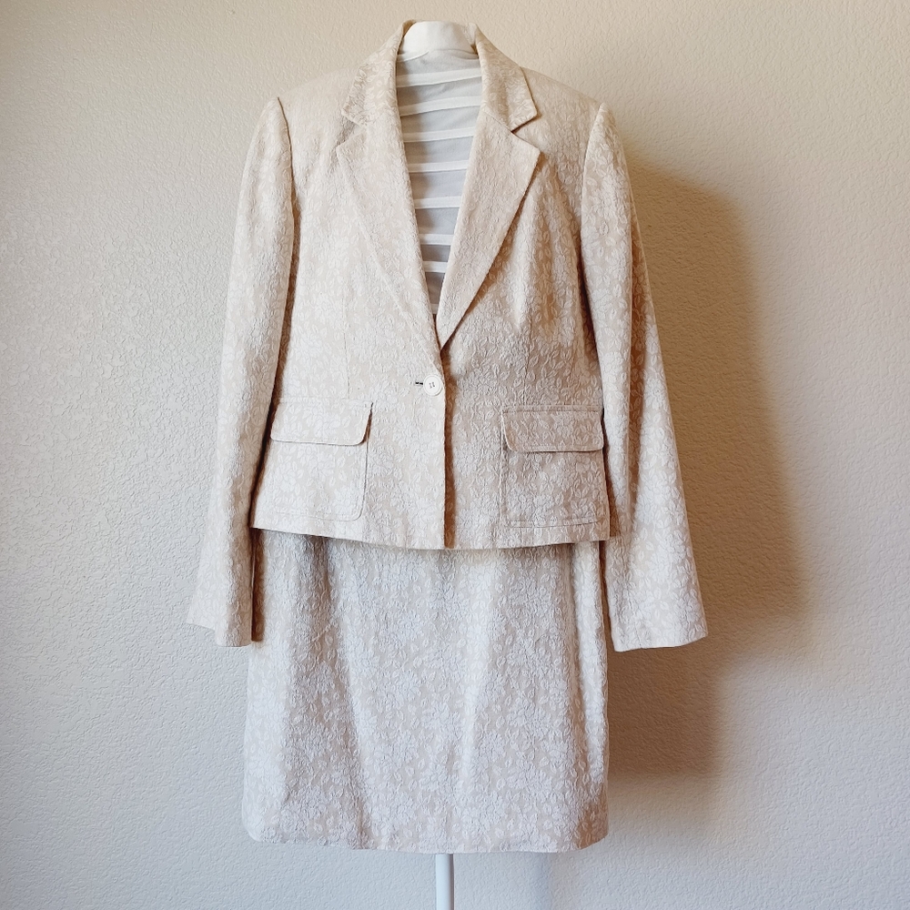Villager Liz Claiborne Womens Blazer (size 10) & Pencil Skirt (size 12) Suit